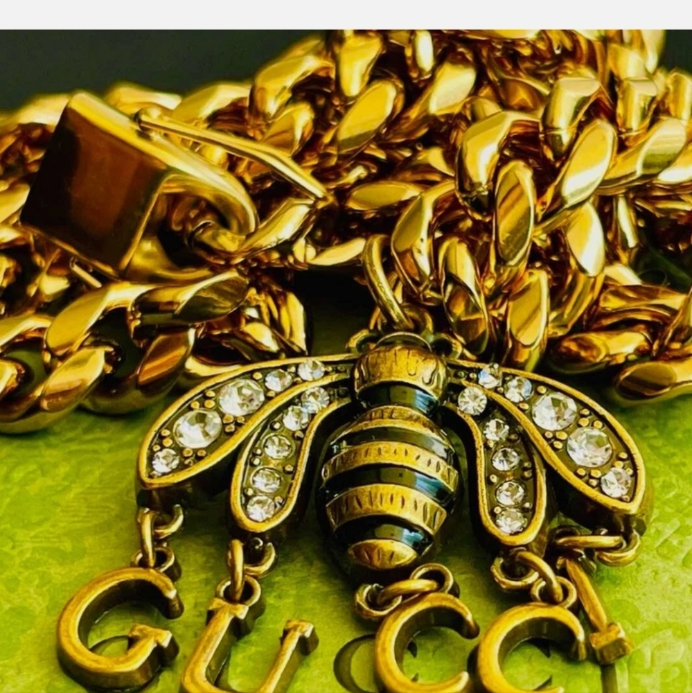 Stamped Gucci Gold Chain And Bee Pendant - Picture 4 of 7